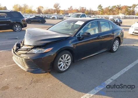 2018 Toyota Camry Le из США, поврежденный, VIN 4T1B11HK1JU621139